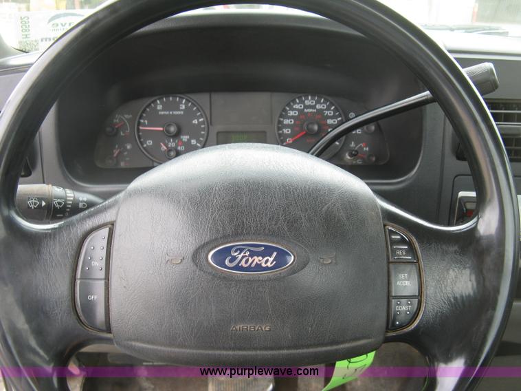 image for item H8562 2006 Ford F550 Super Duty XL cab and chassis