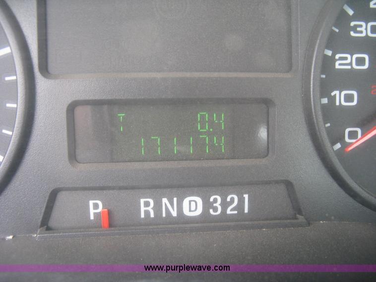 image for item H8562 2006 Ford F550 Super Duty XL cab and chassis