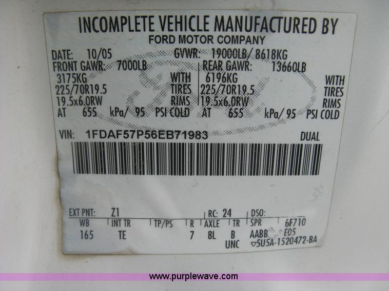 image for item H8562 2006 Ford F550 Super Duty XL cab and chassis