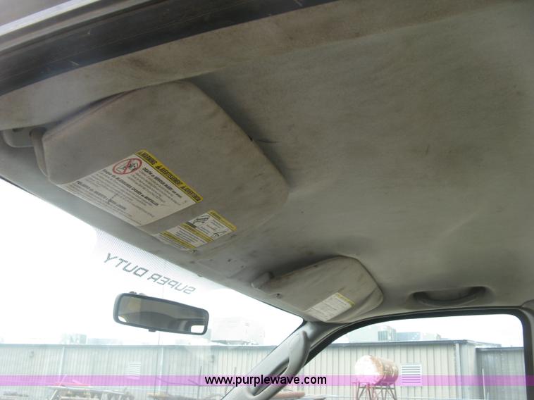 image for item H8562 2006 Ford F550 Super Duty XL cab and chassis