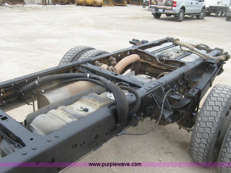image for item H8562 2006 Ford F550 Super Duty XL cab and chassis
