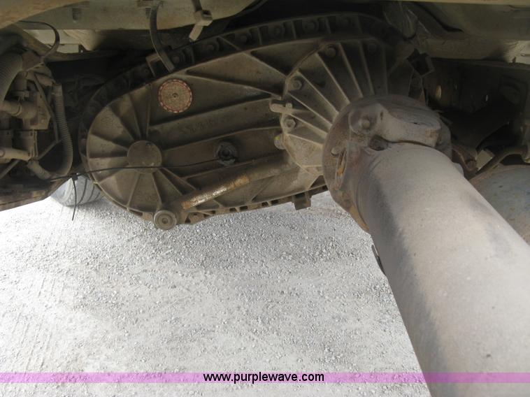 image for item H8562 2006 Ford F550 Super Duty XL cab and chassis