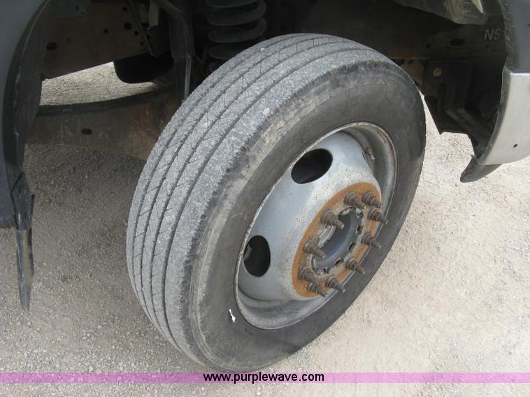 image for item H8562 2006 Ford F550 Super Duty XL cab and chassis