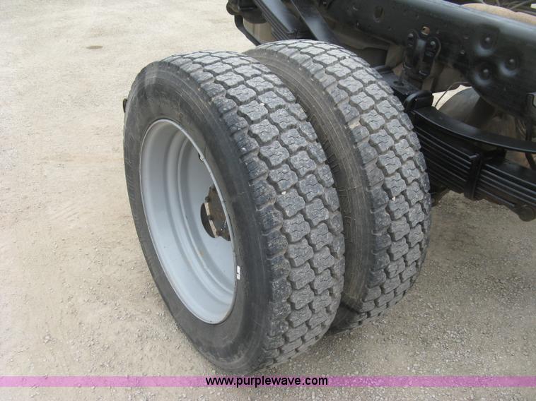 image for item H8562 2006 Ford F550 Super Duty XL cab and chassis