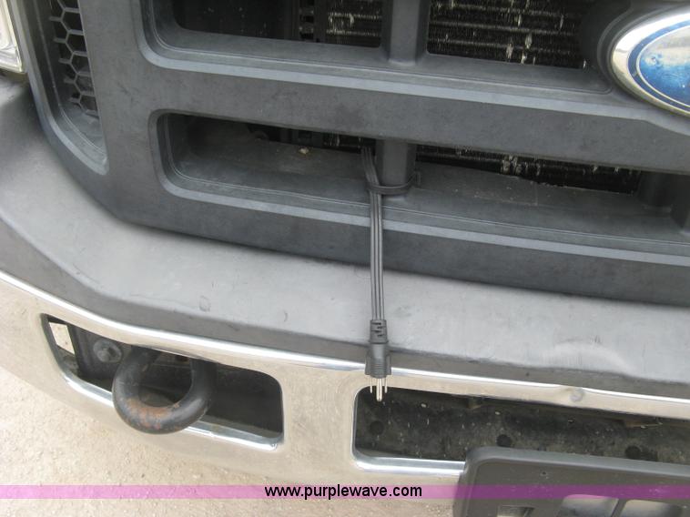 image for item H8562 2006 Ford F550 Super Duty XL cab and chassis