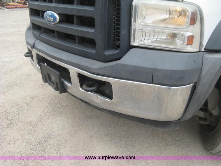 image for item H8562 2006 Ford F550 Super Duty XL cab and chassis