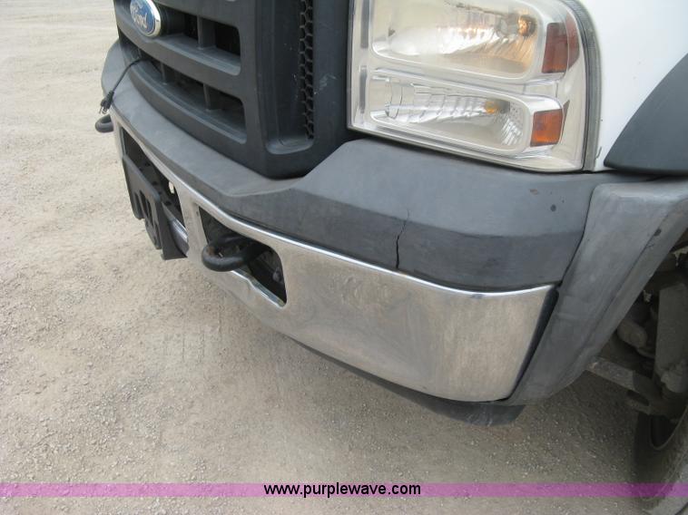 image for item H8562 2006 Ford F550 Super Duty XL cab and chassis