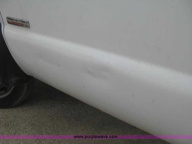 image for item H8562 2006 Ford F550 Super Duty XL cab and chassis