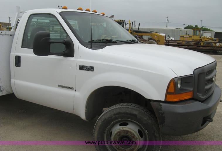 image for item H8566 2001 Ford F550 Super Duty XL utility truck