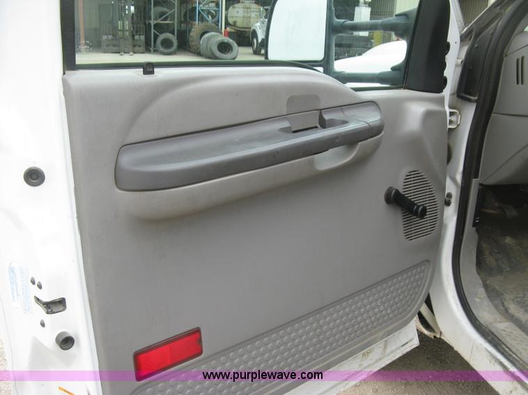 image for item H8566 2001 Ford F550 Super Duty XL utility truck