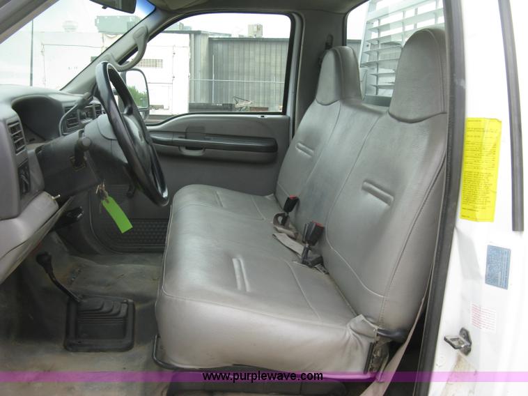 image for item H8566 2001 Ford F550 Super Duty XL utility truck