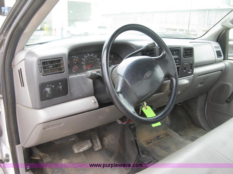 image for item H8566 2001 Ford F550 Super Duty XL utility truck