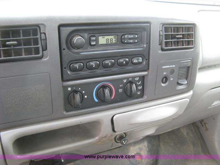 image for item H8566 2001 Ford F550 Super Duty XL utility truck