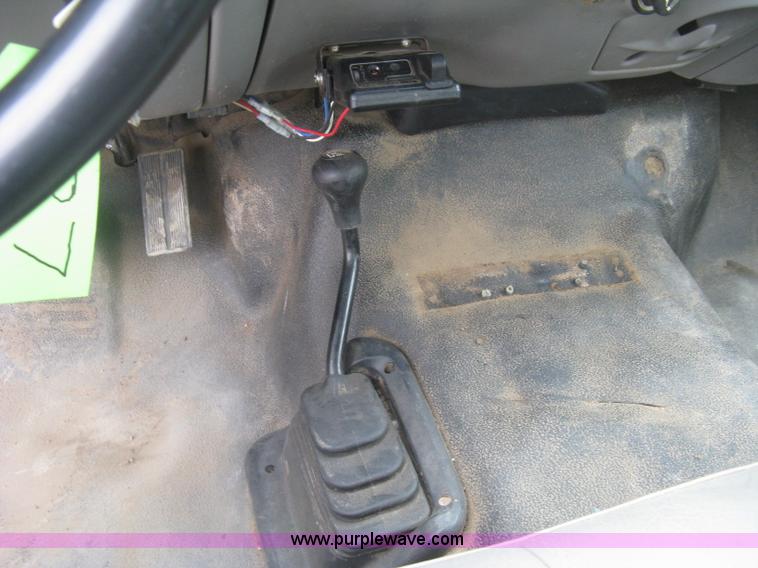 image for item H8566 2001 Ford F550 Super Duty XL utility truck