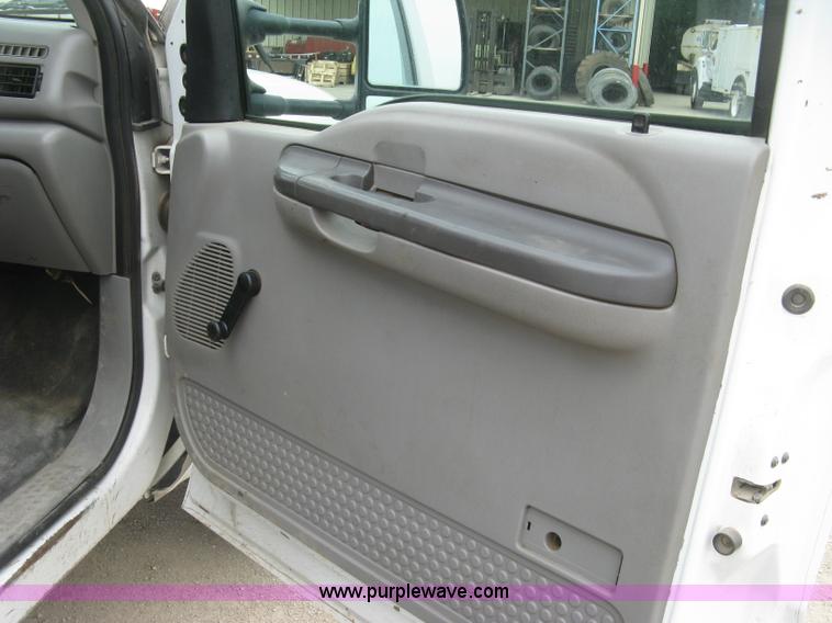 image for item H8566 2001 Ford F550 Super Duty XL utility truck