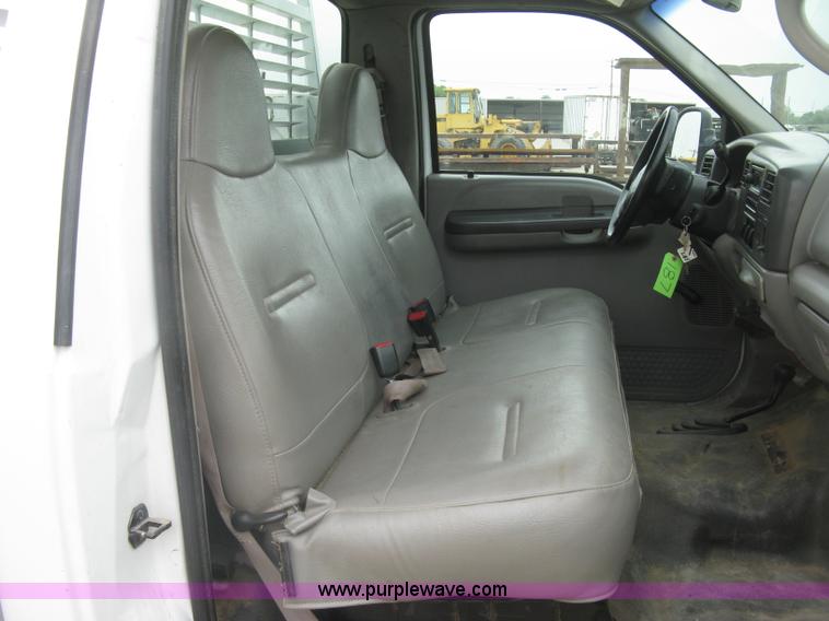 image for item H8566 2001 Ford F550 Super Duty XL utility truck