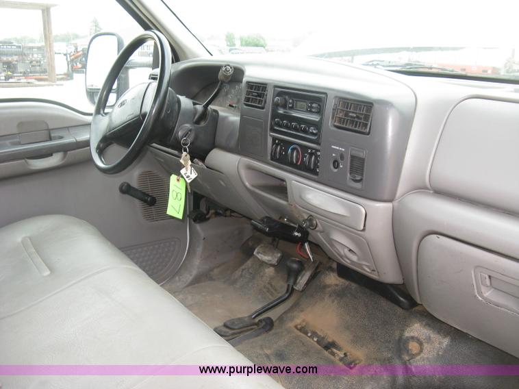 image for item H8566 2001 Ford F550 Super Duty XL utility truck