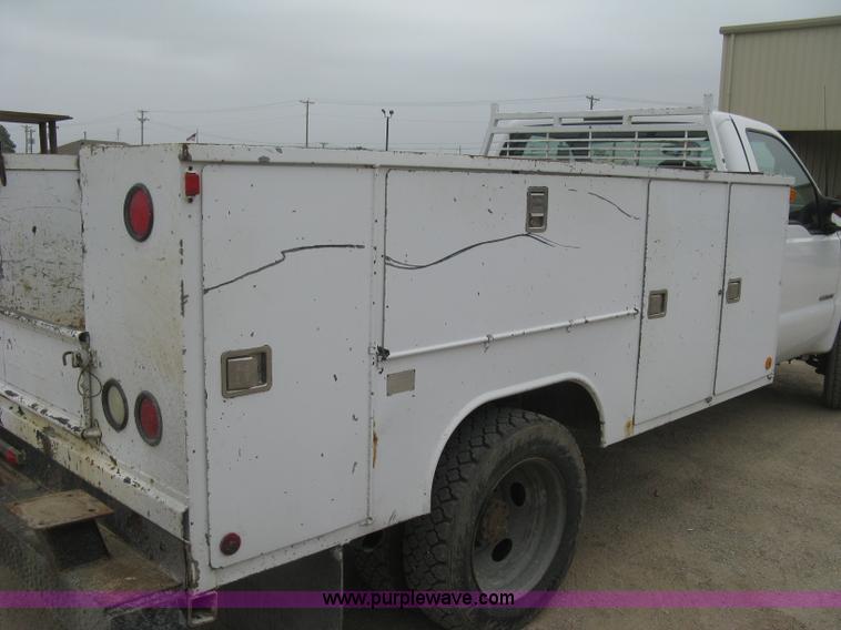 image for item H8566 2001 Ford F550 Super Duty XL utility truck