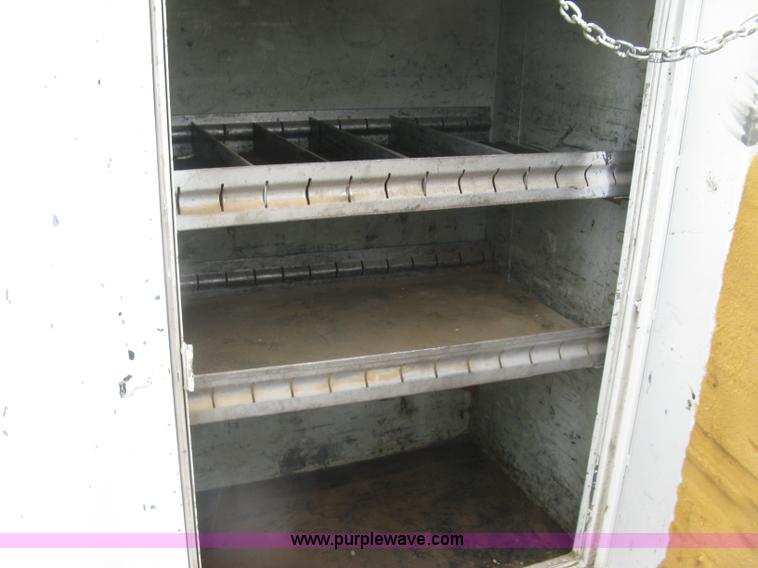 image for item H8566 2001 Ford F550 Super Duty XL utility truck