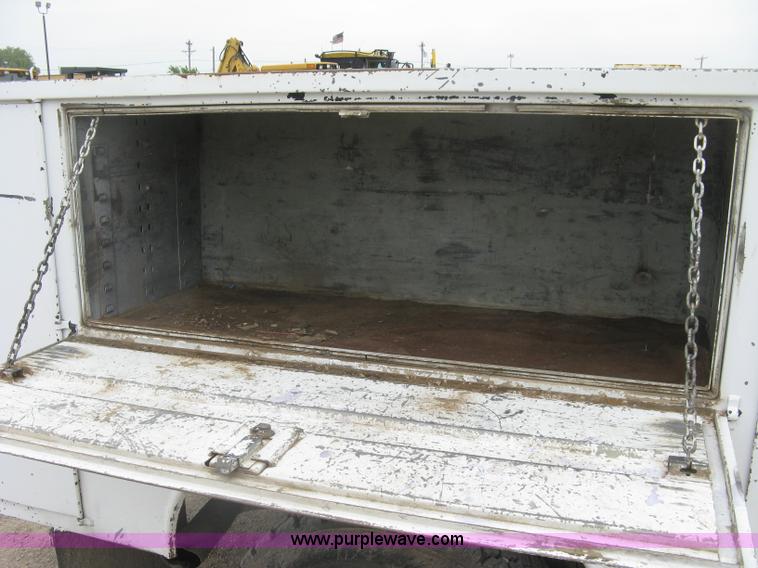 image for item H8566 2001 Ford F550 Super Duty XL utility truck