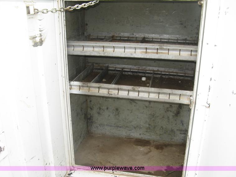 image for item H8566 2001 Ford F550 Super Duty XL utility truck