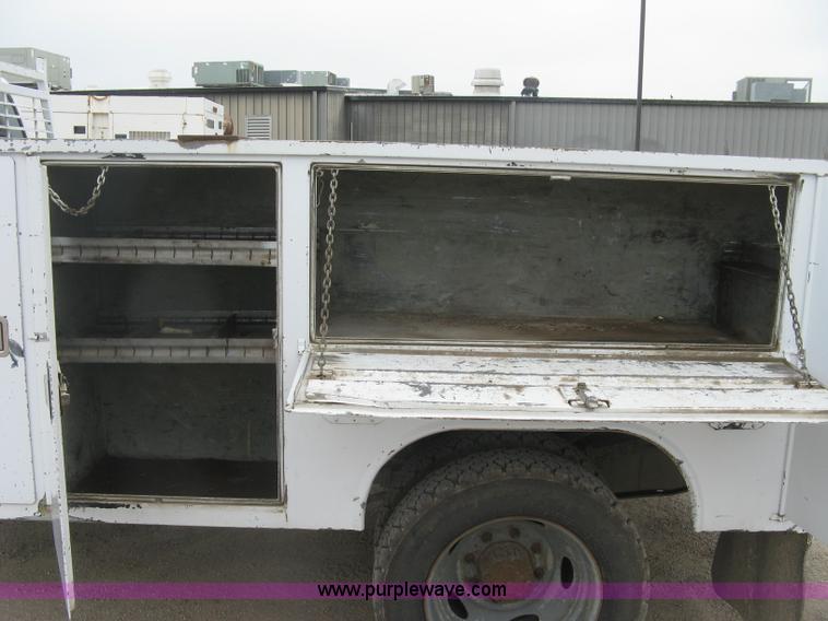 image for item H8566 2001 Ford F550 Super Duty XL utility truck