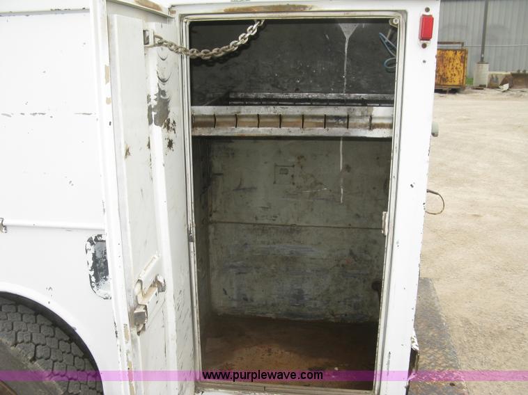 image for item H8566 2001 Ford F550 Super Duty XL utility truck