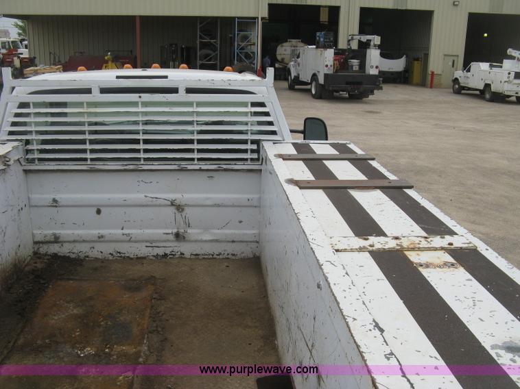 image for item H8566 2001 Ford F550 Super Duty XL utility truck