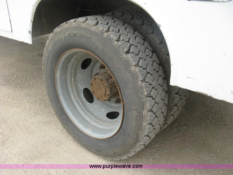 image for item H8566 2001 Ford F550 Super Duty XL utility truck