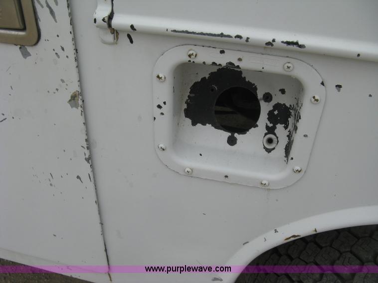 image for item H8566 2001 Ford F550 Super Duty XL utility truck