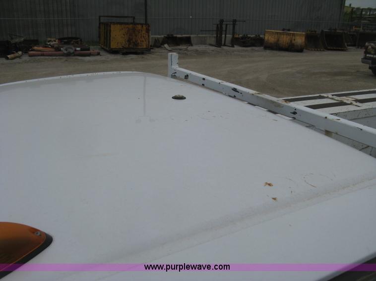 image for item H8566 2001 Ford F550 Super Duty XL utility truck