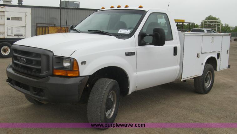 image for item H8567 2000 Ford F350  XL Super Duty utility truck