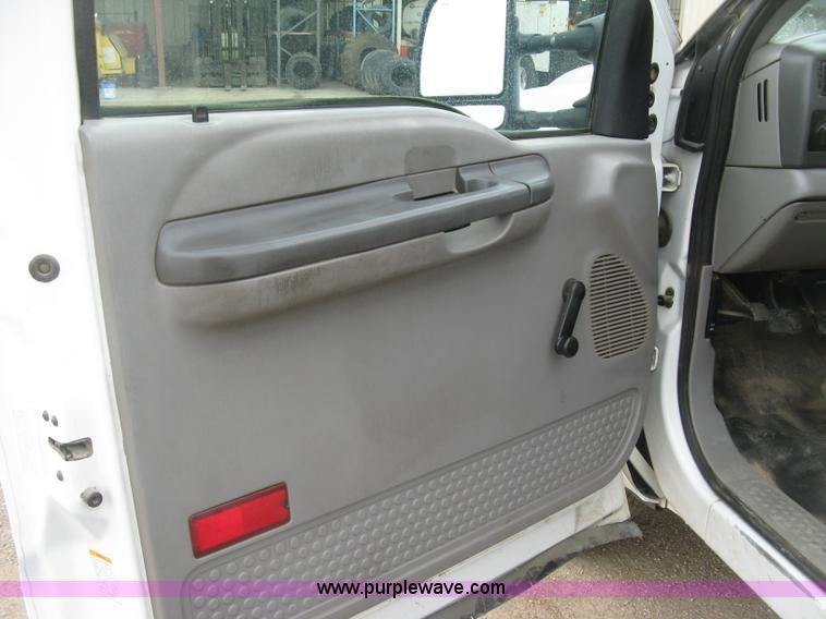 image for item H8567 2000 Ford F350  XL Super Duty utility truck