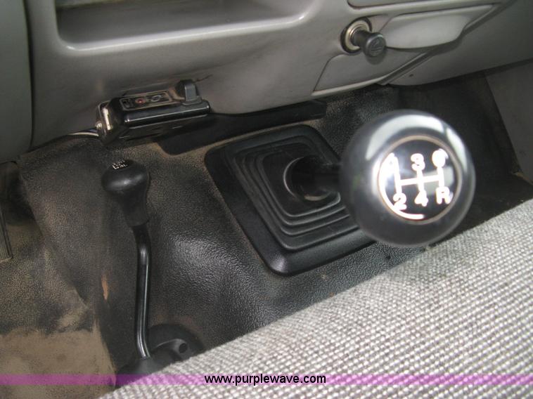 image for item H8567 2000 Ford F350  XL Super Duty utility truck