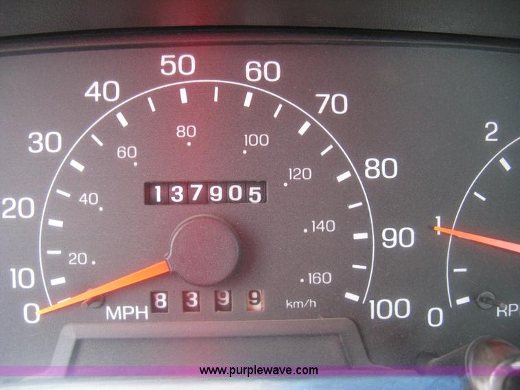 image for item H8567 2000 Ford F350  XL Super Duty utility truck