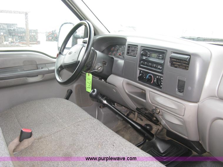 image for item H8567 2000 Ford F350  XL Super Duty utility truck