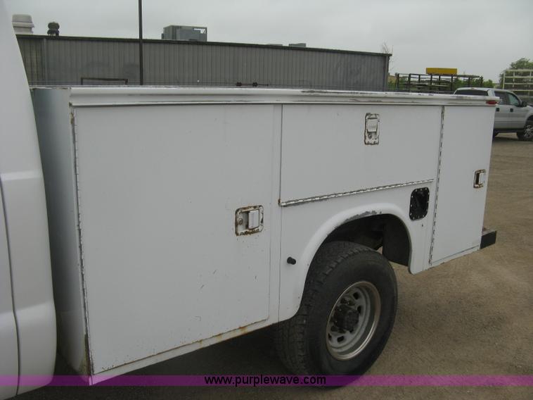 image for item H8567 2000 Ford F350  XL Super Duty utility truck