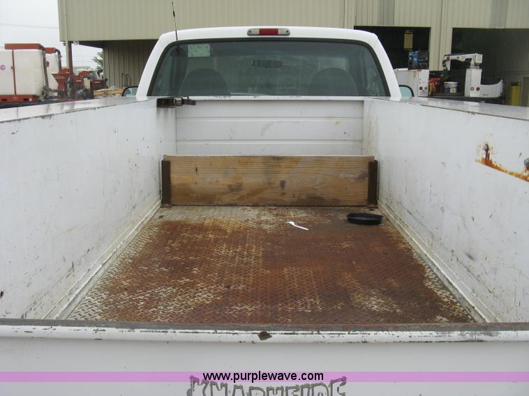 image for item H8567 2000 Ford F350  XL Super Duty utility truck