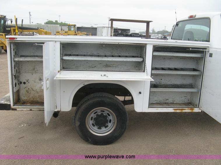 image for item H8567 2000 Ford F350  XL Super Duty utility truck