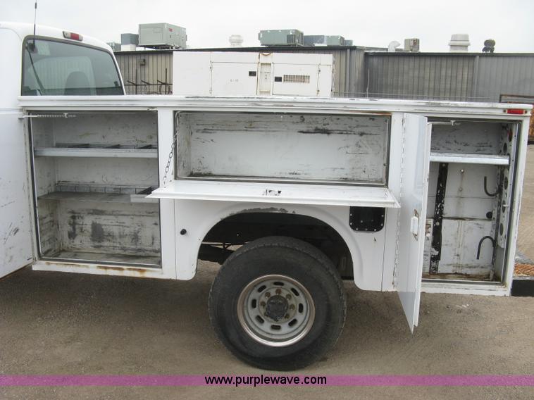 image for item H8567 2000 Ford F350  XL Super Duty utility truck