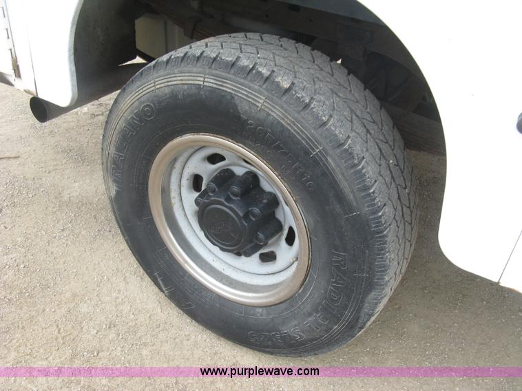 image for item H8567 2000 Ford F350  XL Super Duty utility truck