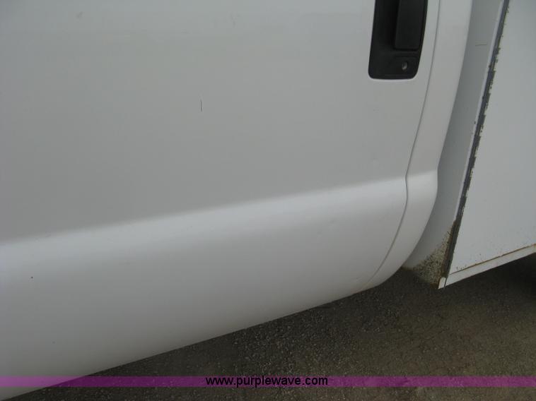 image for item H8567 2000 Ford F350  XL Super Duty utility truck