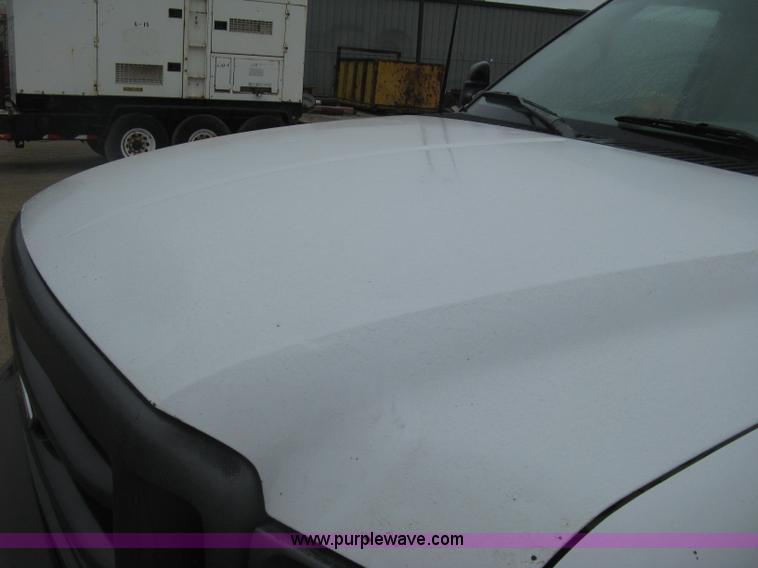 image for item H8567 2000 Ford F350  XL Super Duty utility truck