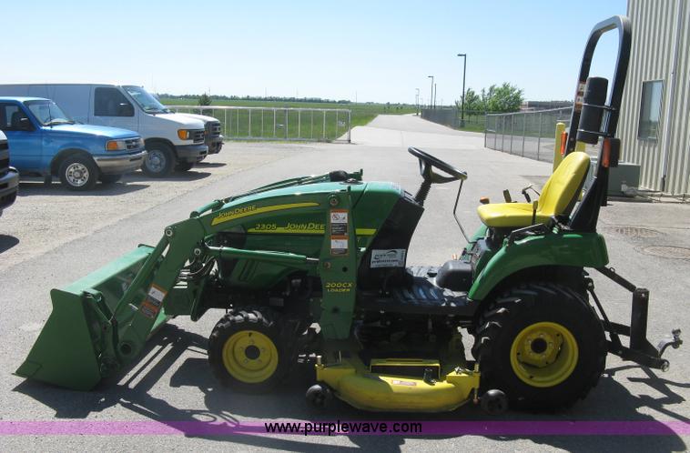 image for item H8570 2010 John Deere 2305HST MFWD utility tractor