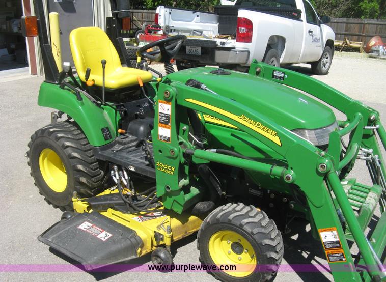 image for item H8570 2010 John Deere 2305HST MFWD utility tractor