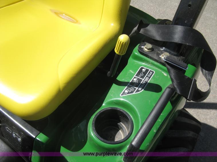 image for item H8570 2010 John Deere 2305HST MFWD utility tractor