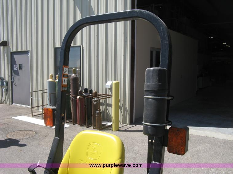 image for item H8570 2010 John Deere 2305HST MFWD utility tractor