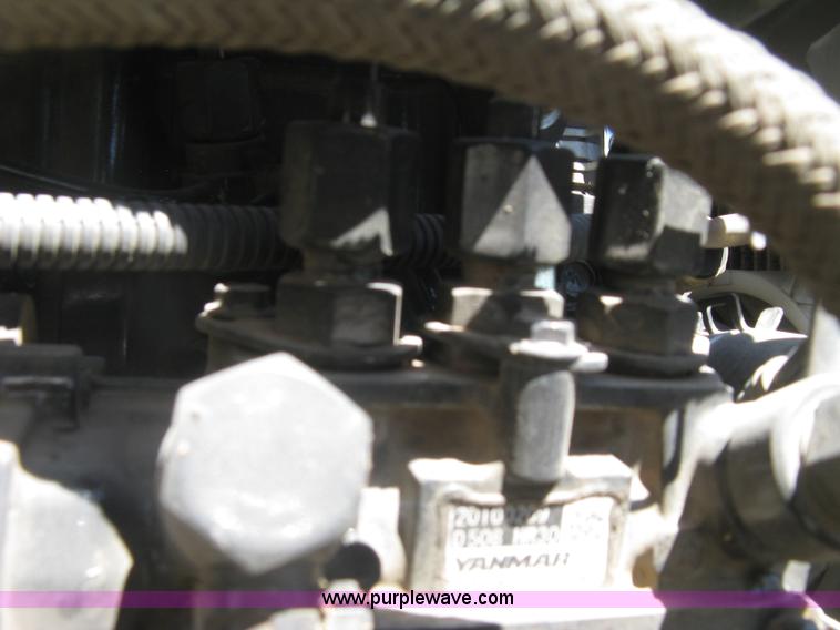 image for item H8570 2010 John Deere 2305HST MFWD utility tractor