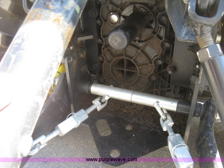 image for item H8570 2010 John Deere 2305HST MFWD utility tractor