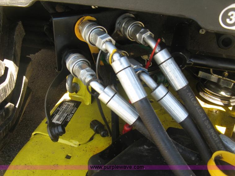 image for item H8570 2010 John Deere 2305HST MFWD utility tractor